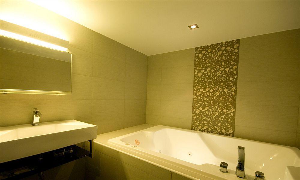 The Riverside Hotel Esthetics Гаосюн Экстерьер фото